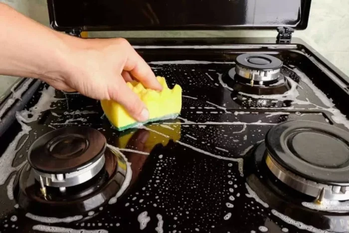 تمیز کردن اجاق گاز به صورت دستی